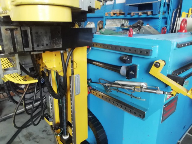 Dobladora de tubos usados Crippa CA 542 - 5 ejes - CNC izquierdo y derecho - Plastin Gold